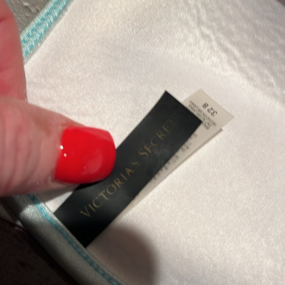 Victoria’s Secret bathing suit bikini top Sz 32B - Picture 9 of 10